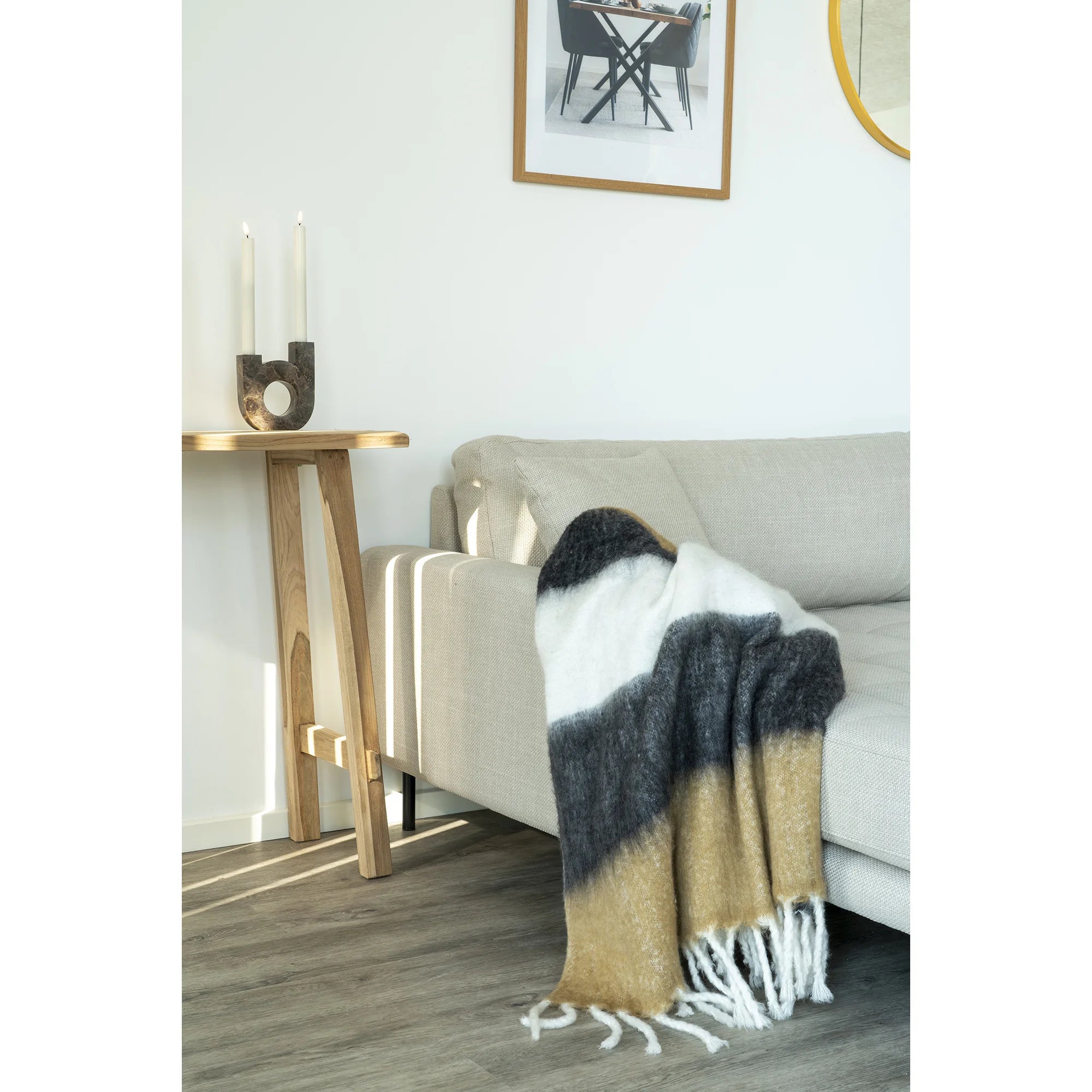 Ljushållare i mörk marmor