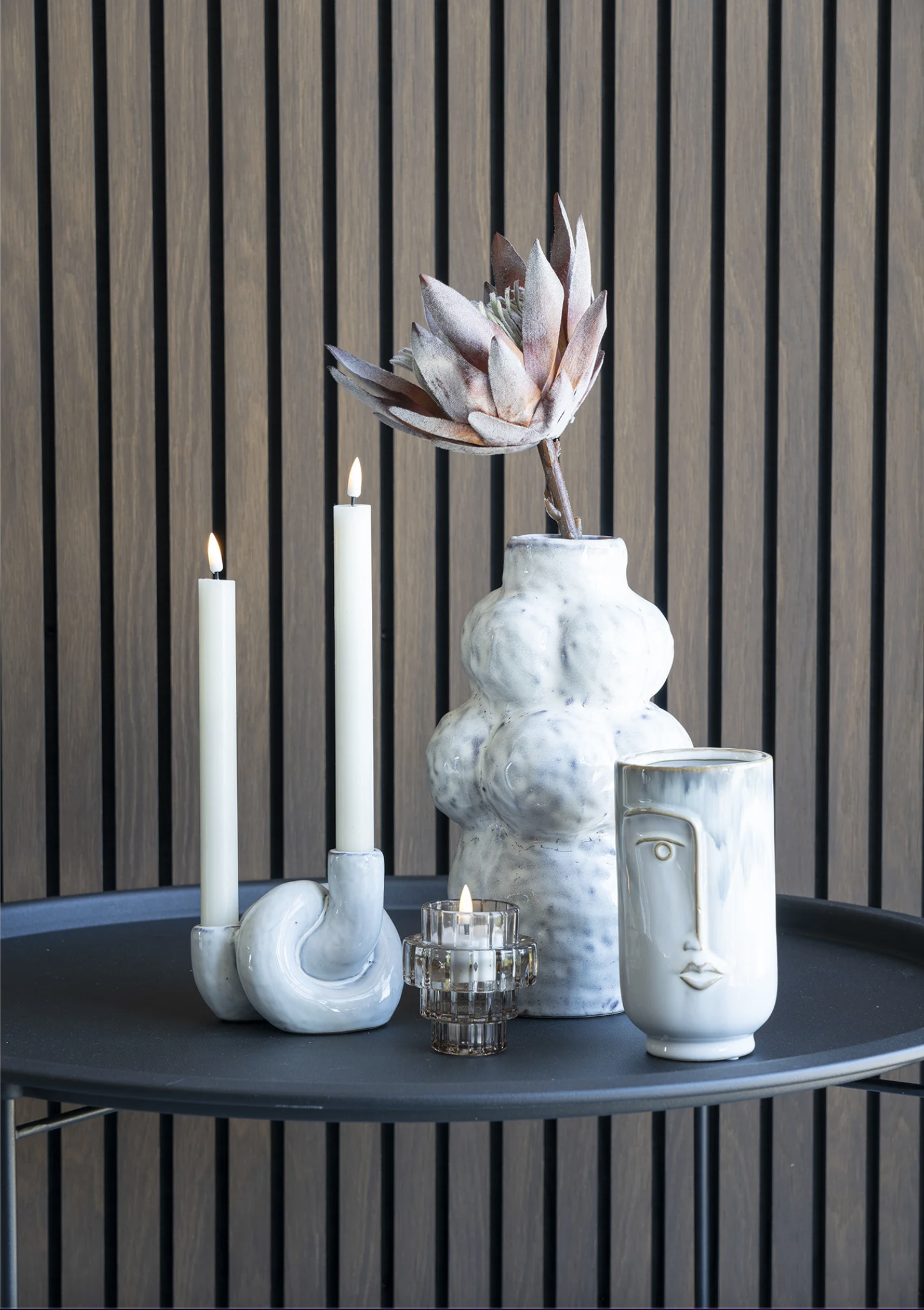 Ljushållare i grå/vit keramik