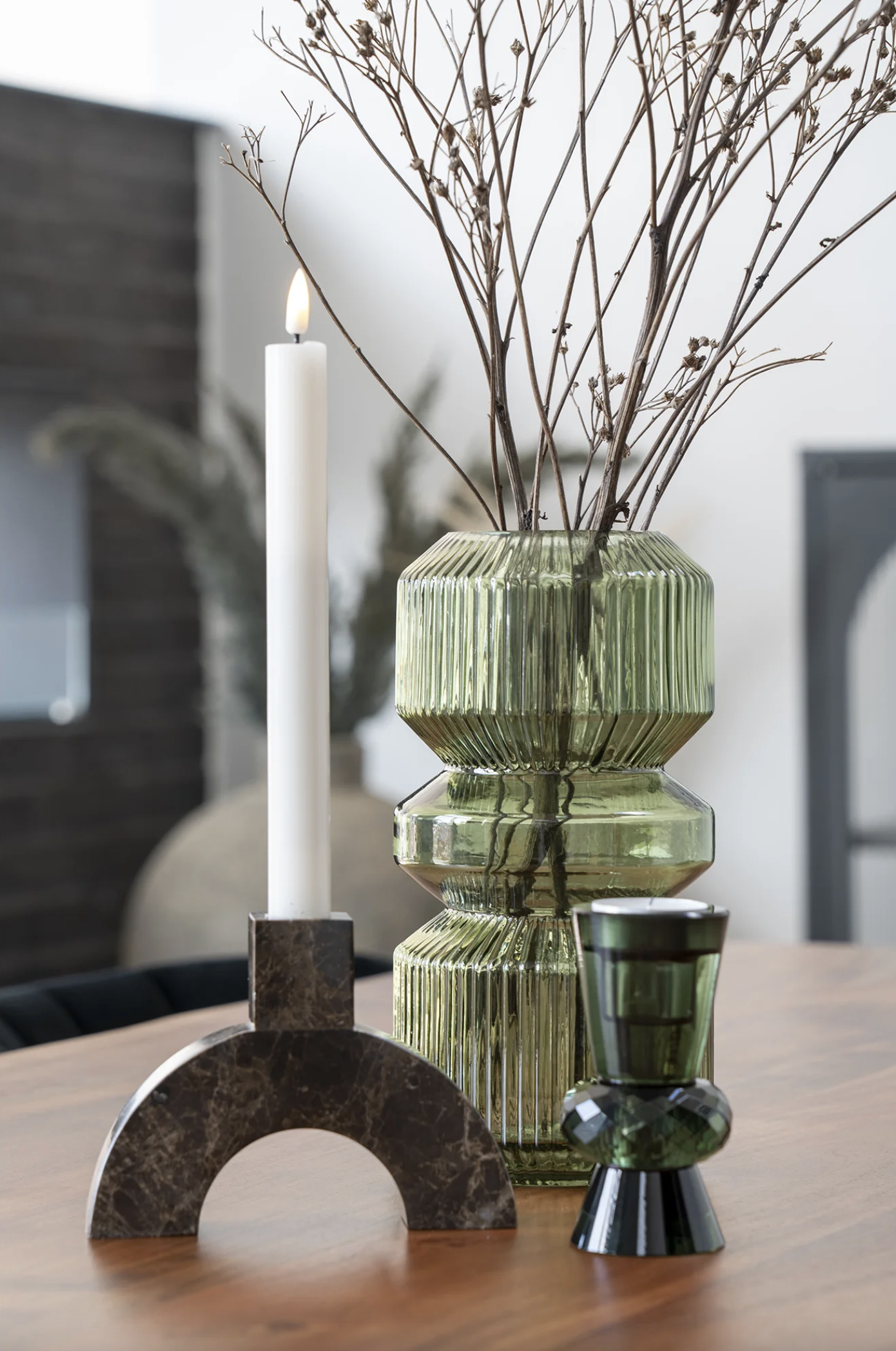 Ljushållare i mörk marmor