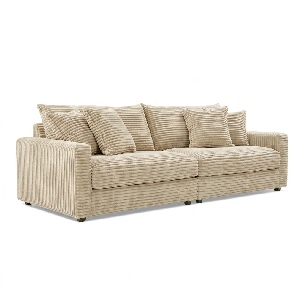 Björnriket 4-sits soffa i ljusbeige manchester, sedd snett framifrån