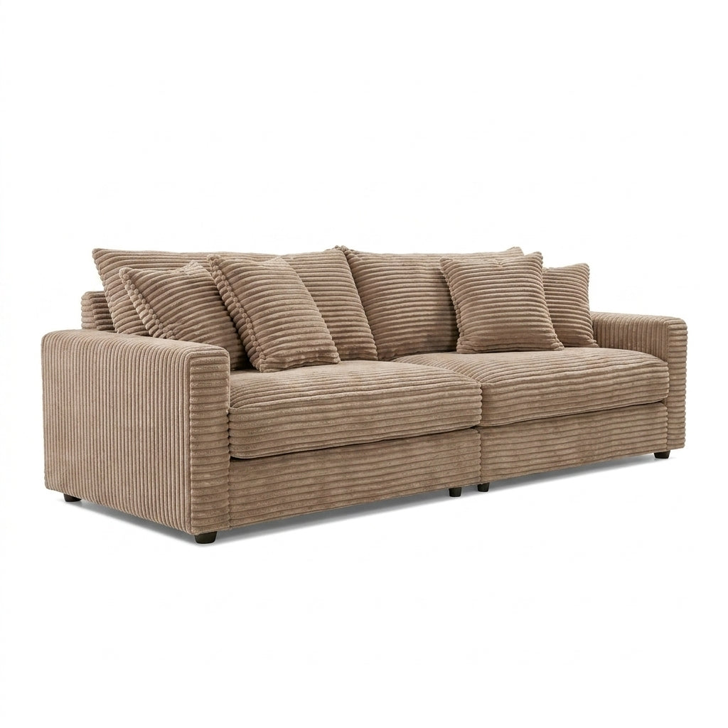Björnriket 4-sits soffa i taupe manchester, sedd snett framifrån